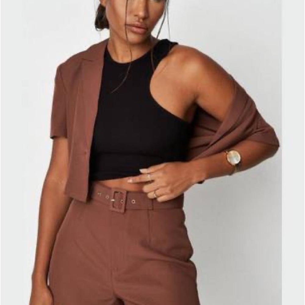 TAILORED HIGH WAIST BELTED SHORT COORD
Chocolate